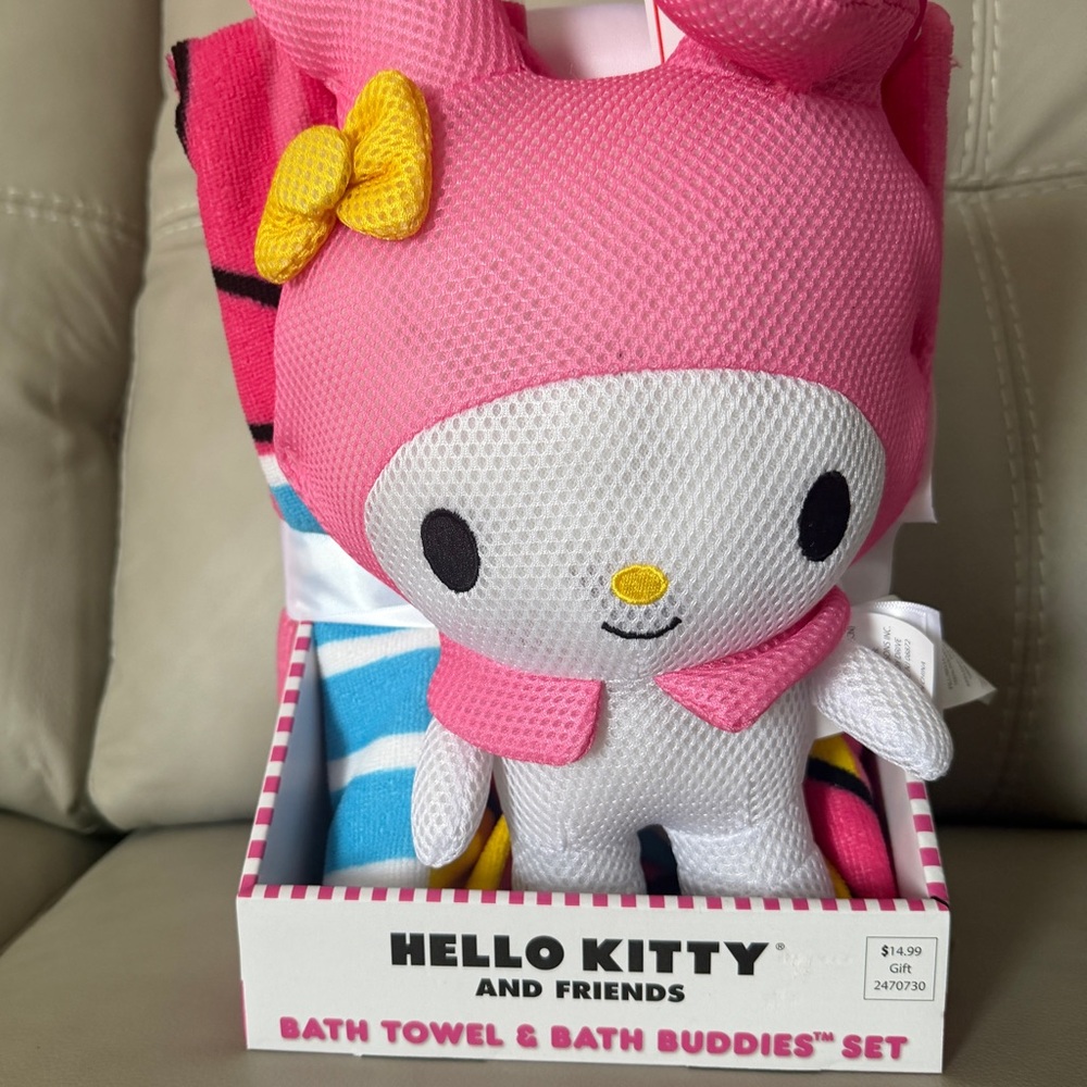 NWT - HELLO KITTY - Bath Towel and Bath Buddies Set